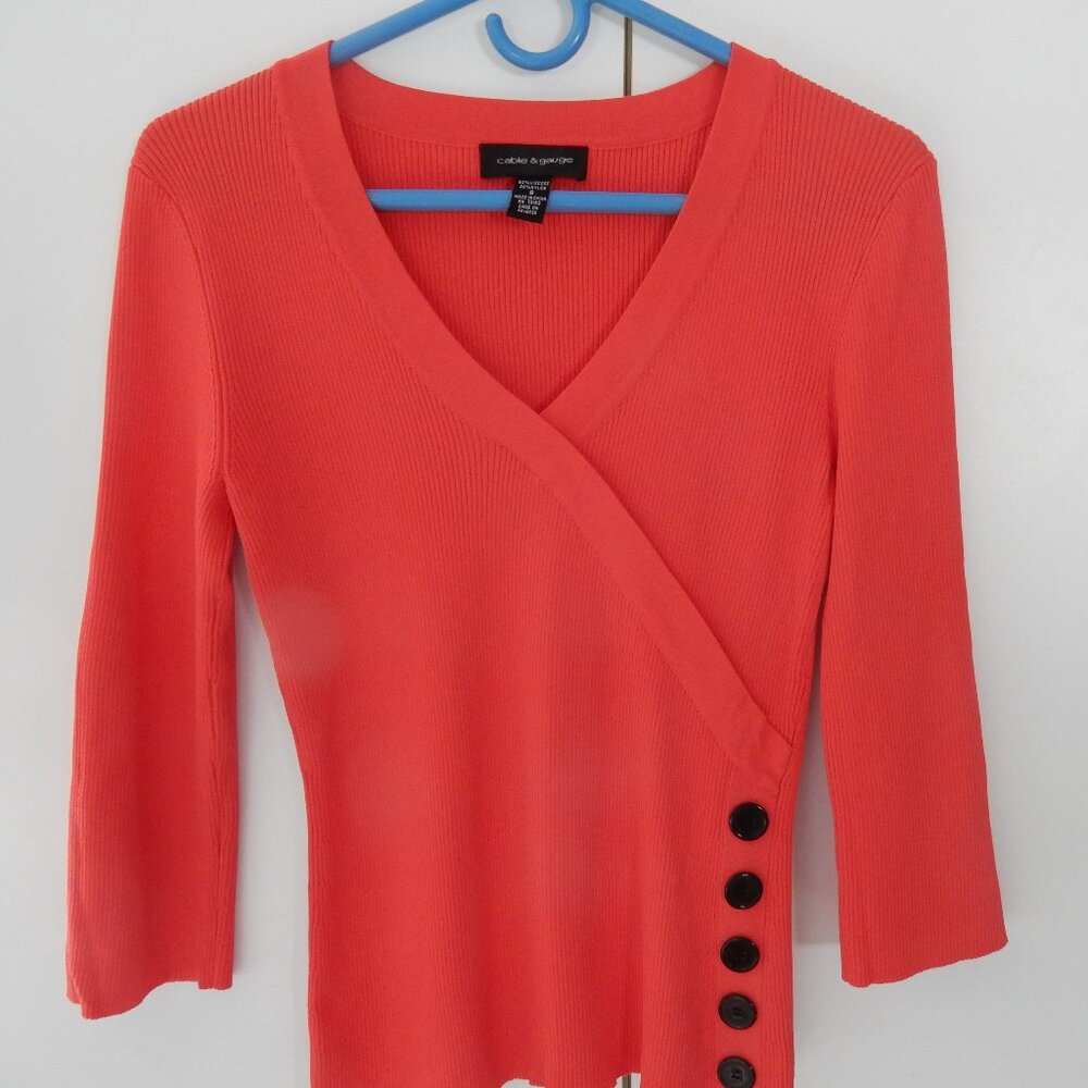 Cable & Gauge sweater. Size small. Orange with black buttons.